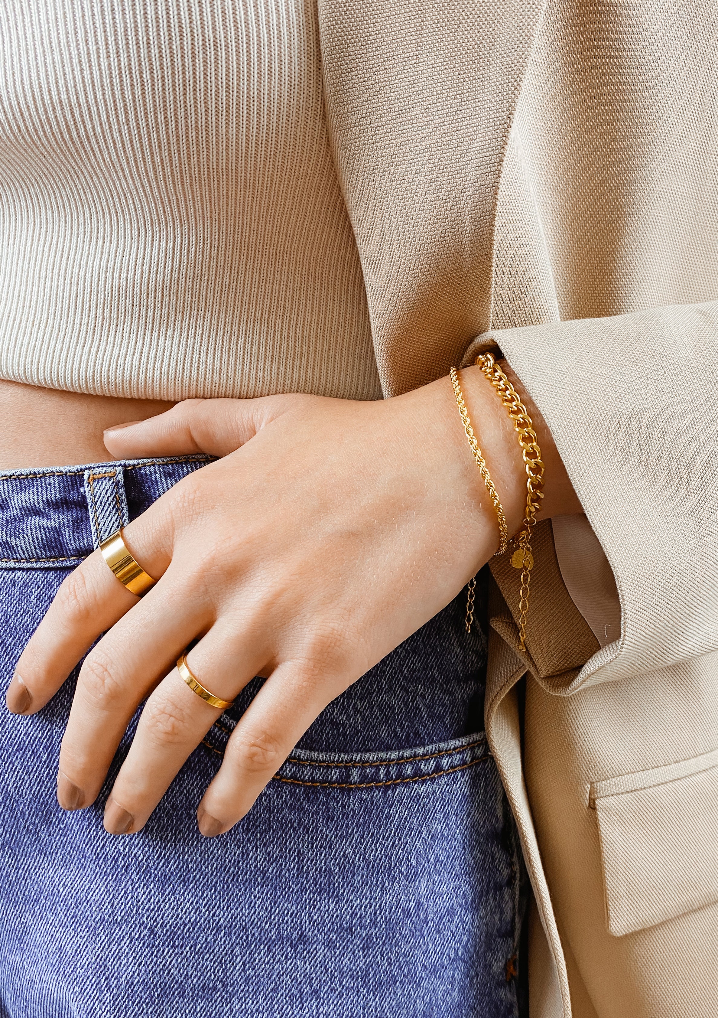 Chunky Curb Chain Bracelet Gold - Image 4