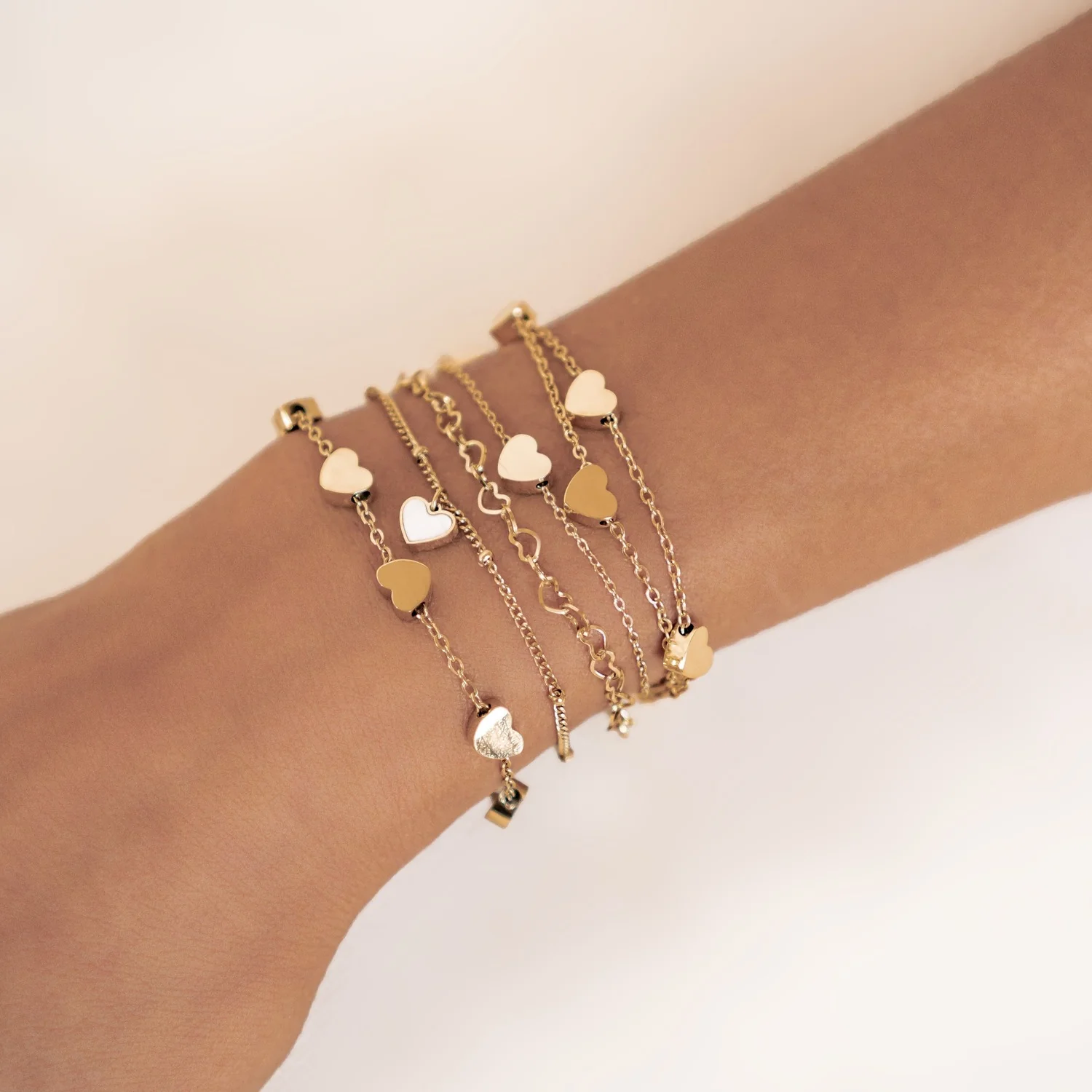 Shell Heart Pendant Chain Bracelet Gold - Image 4