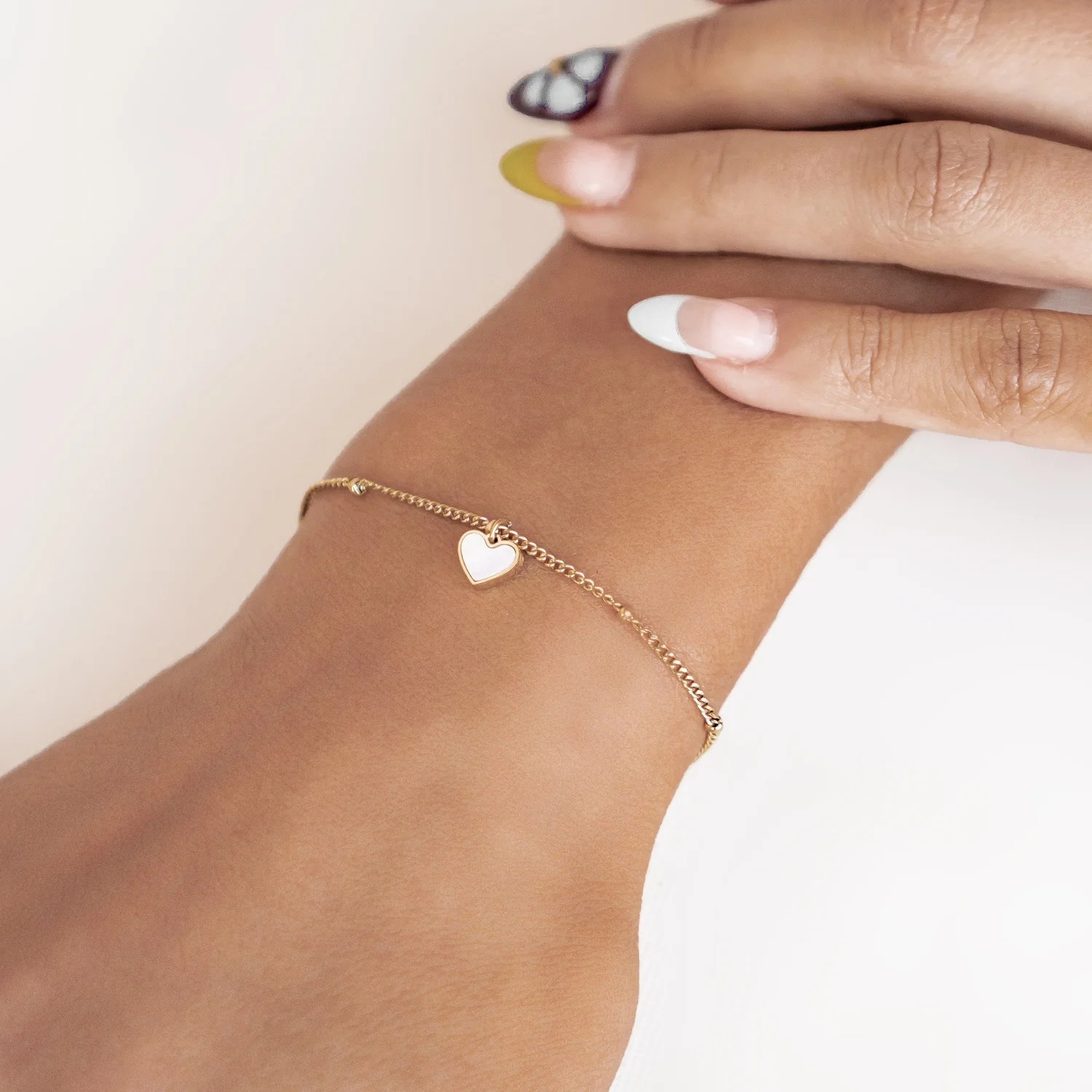 Shell Heart Pendant Chain Bracelet Gold - Image 6